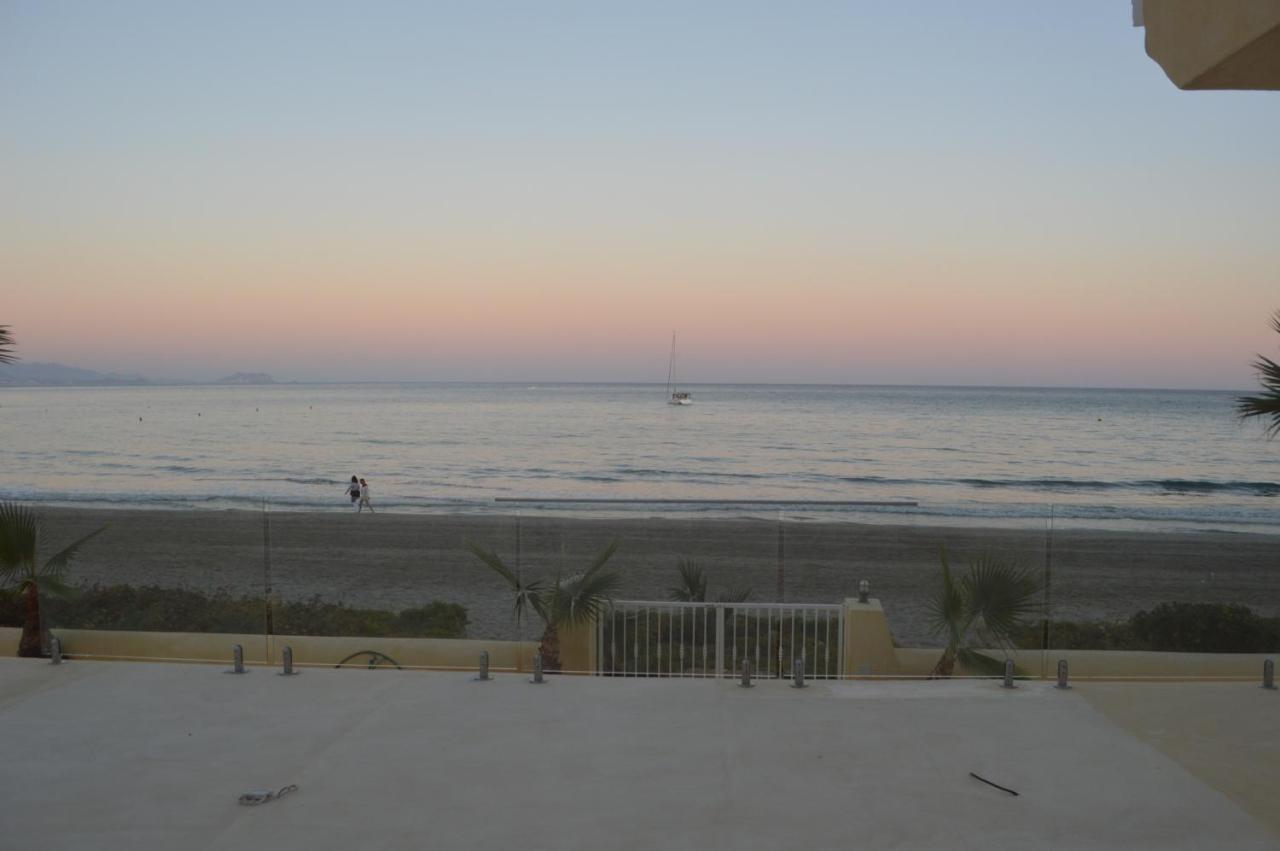 Maravilloso Apartamento Amanecer Cabo A Pie De Playa Y Mar En Chalet Roquetes Аликанте Екстериор снимка