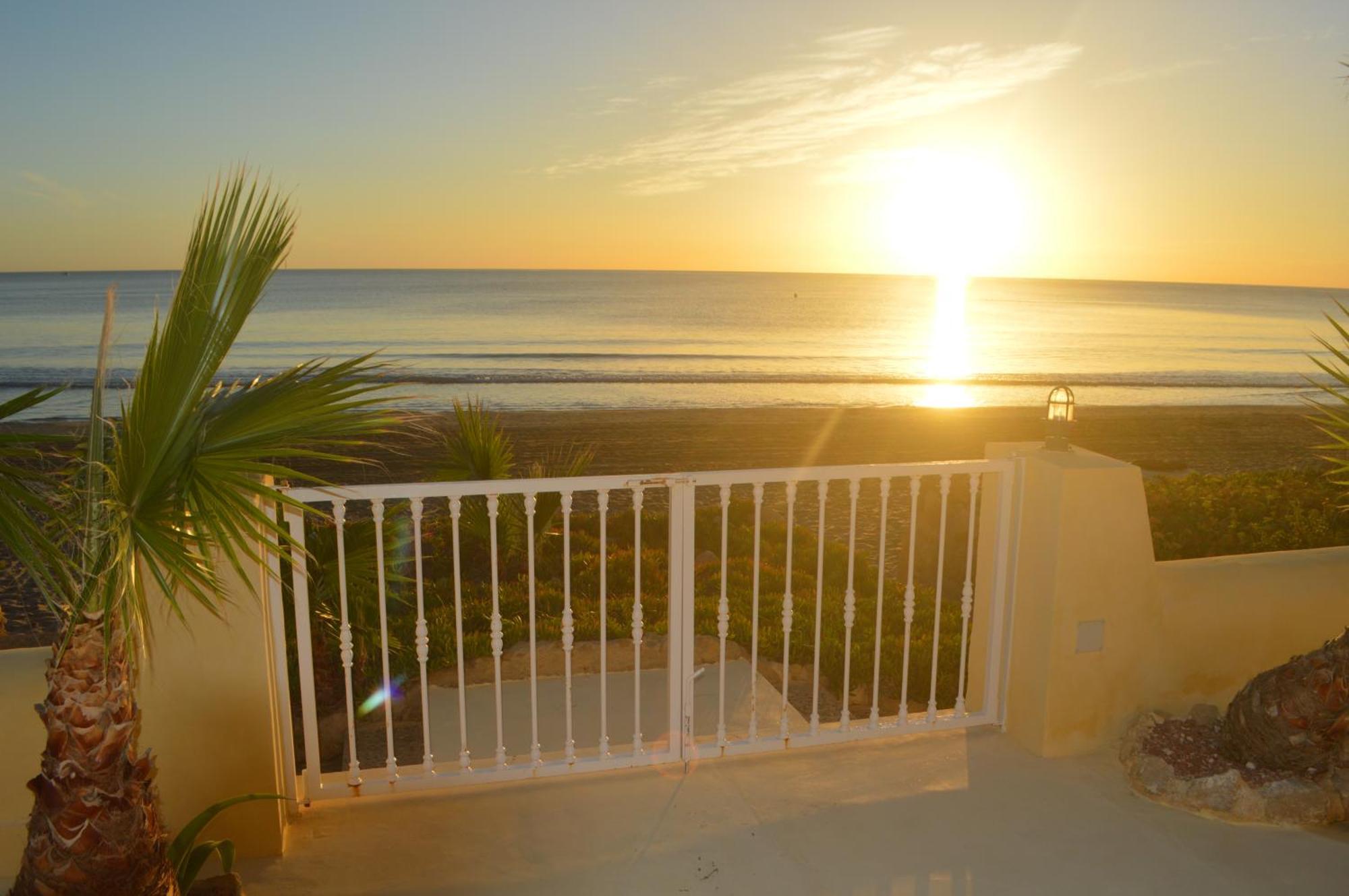 Maravilloso Apartamento Amanecer Cabo A Pie De Playa Y Mar En Chalet Roquetes Аликанте Екстериор снимка